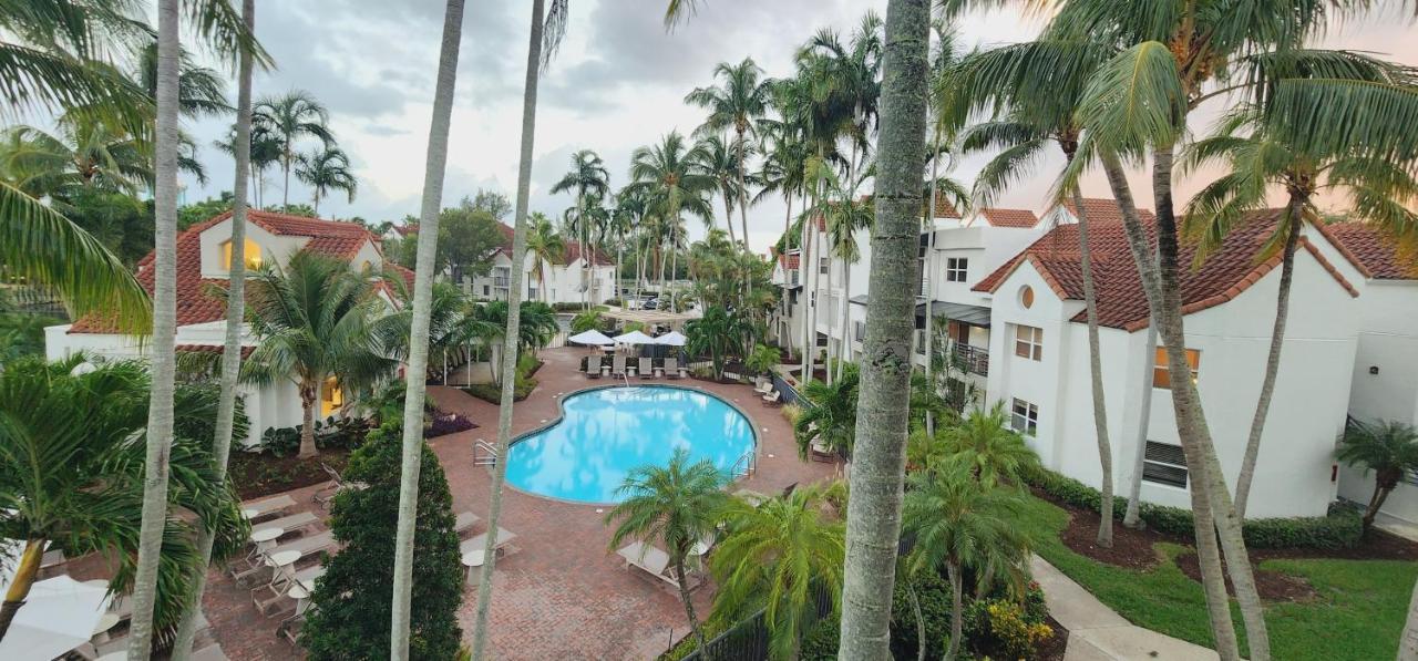 Dharma Home Suites Dania Beach At Sheridan Ocean Club エクステリア 写真